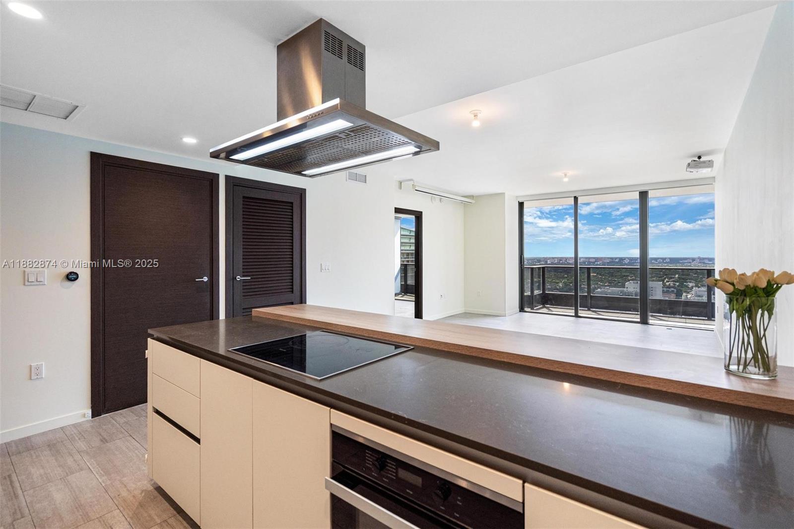 1000 Brickell Plz #3811