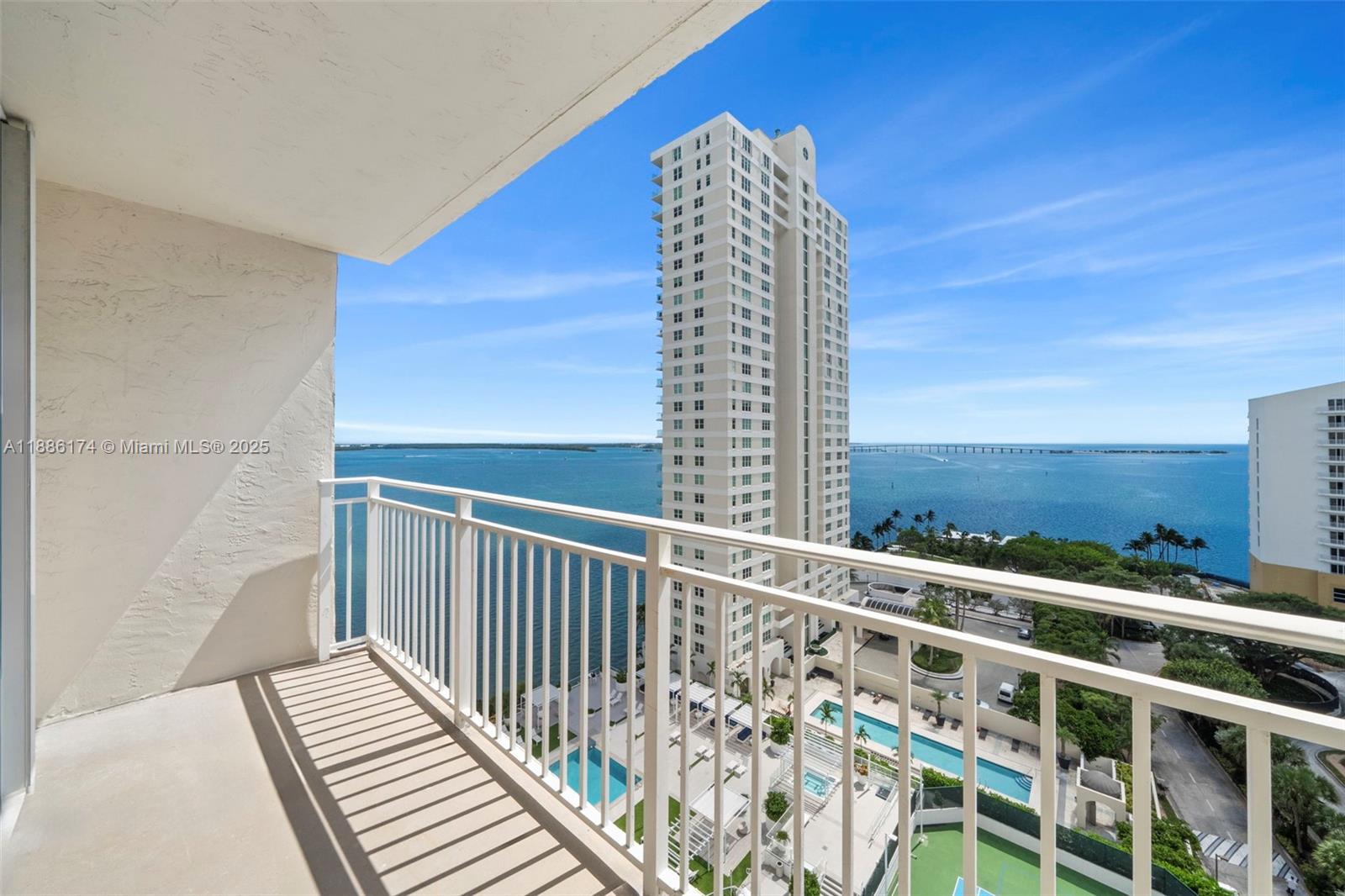 image Isola Condo11