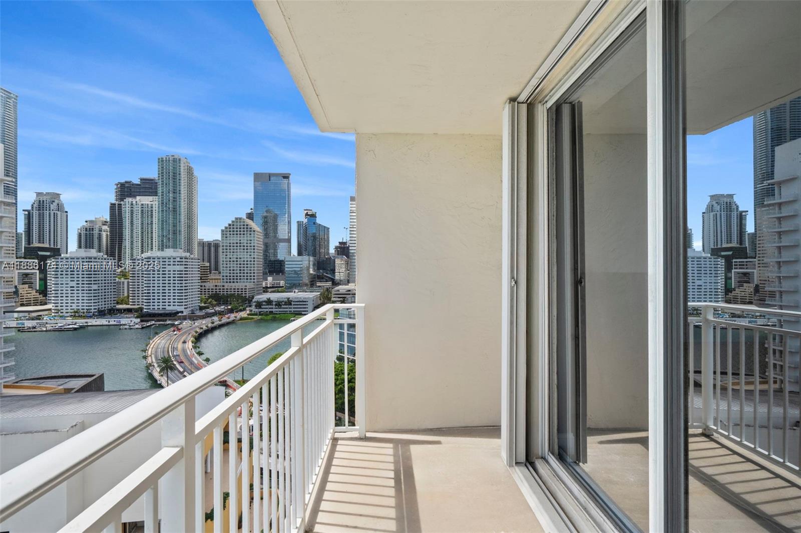 image Isola Condo12