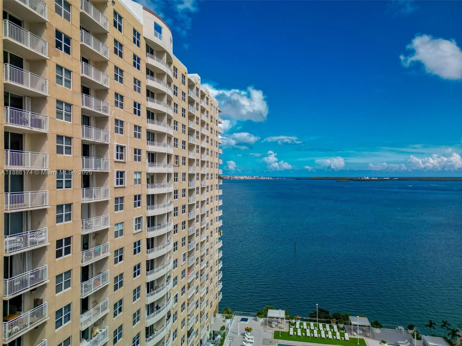 image Isola Condo13