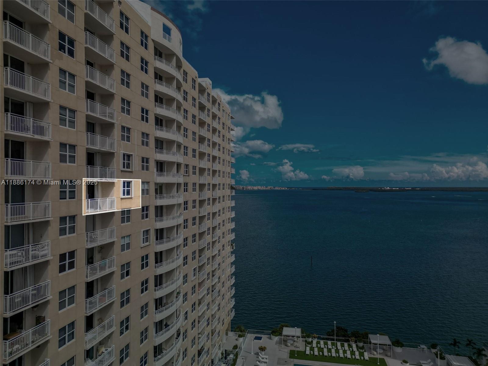 image Isola Condo14