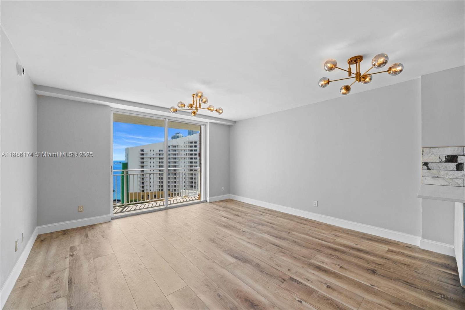 image Isola Condo1