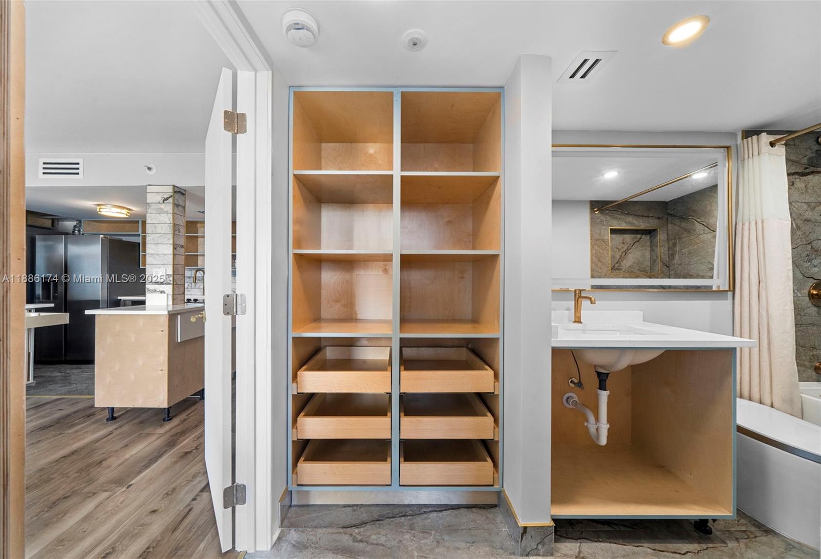 image Isola Condo7