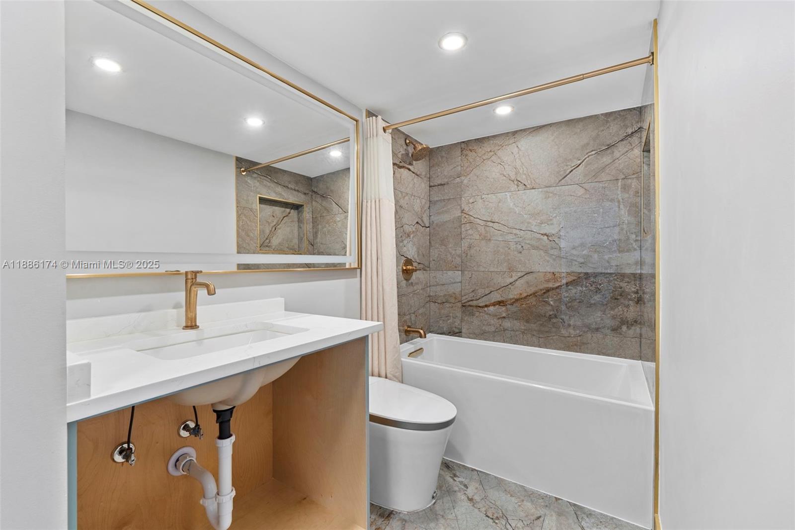 image Isola Condo8