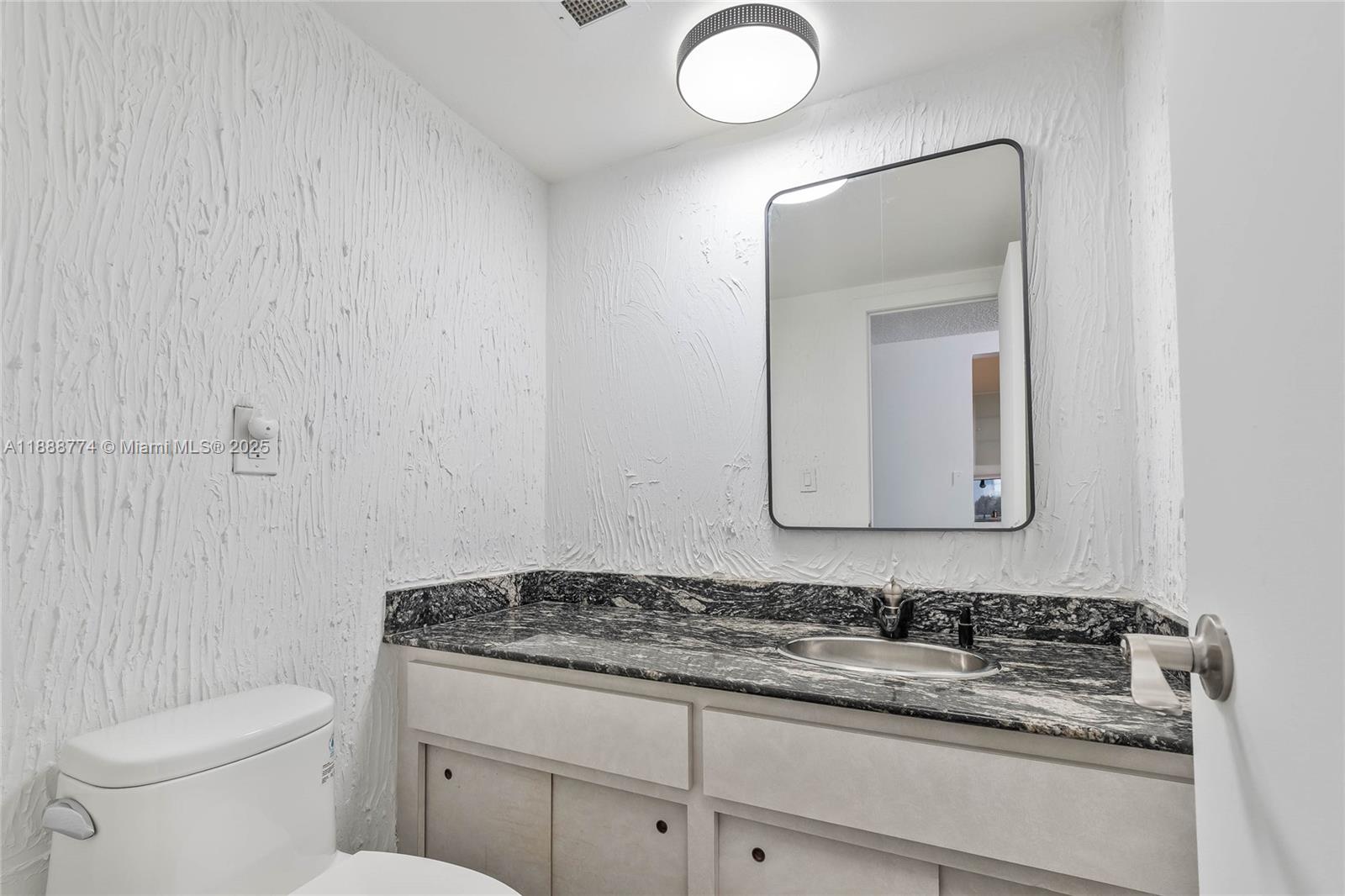 image Arlen House Condo9