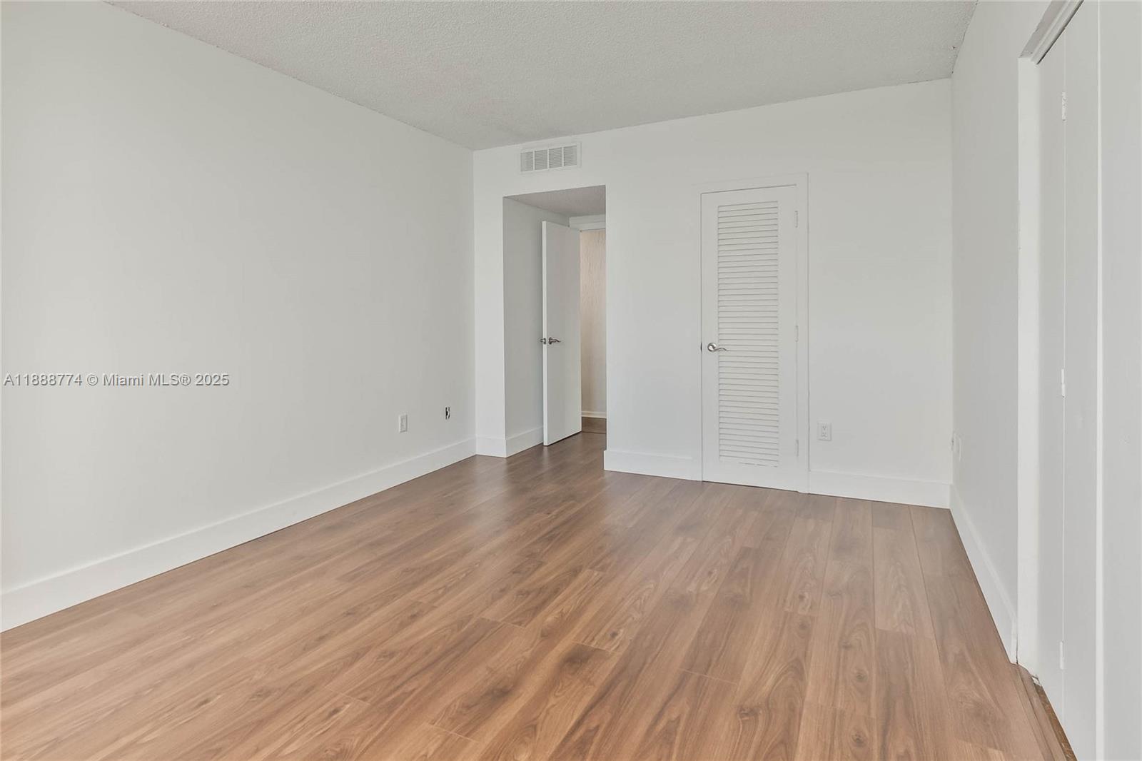 image Arlen House Condo10