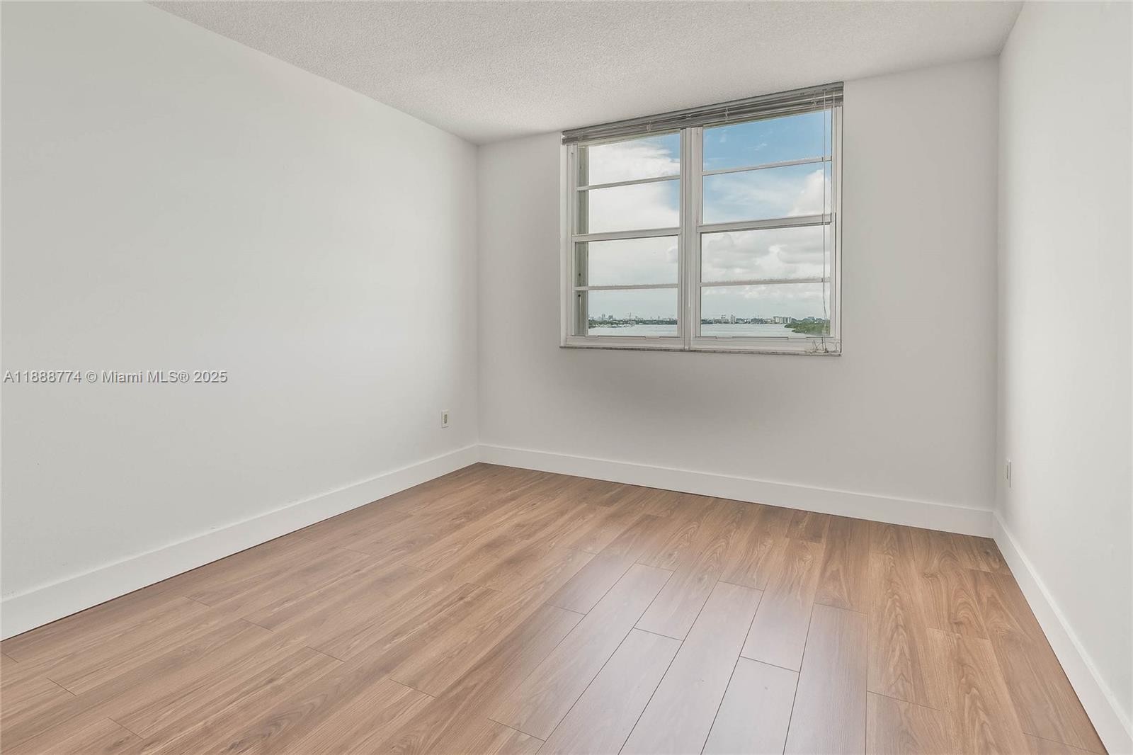 image Arlen House Condo11