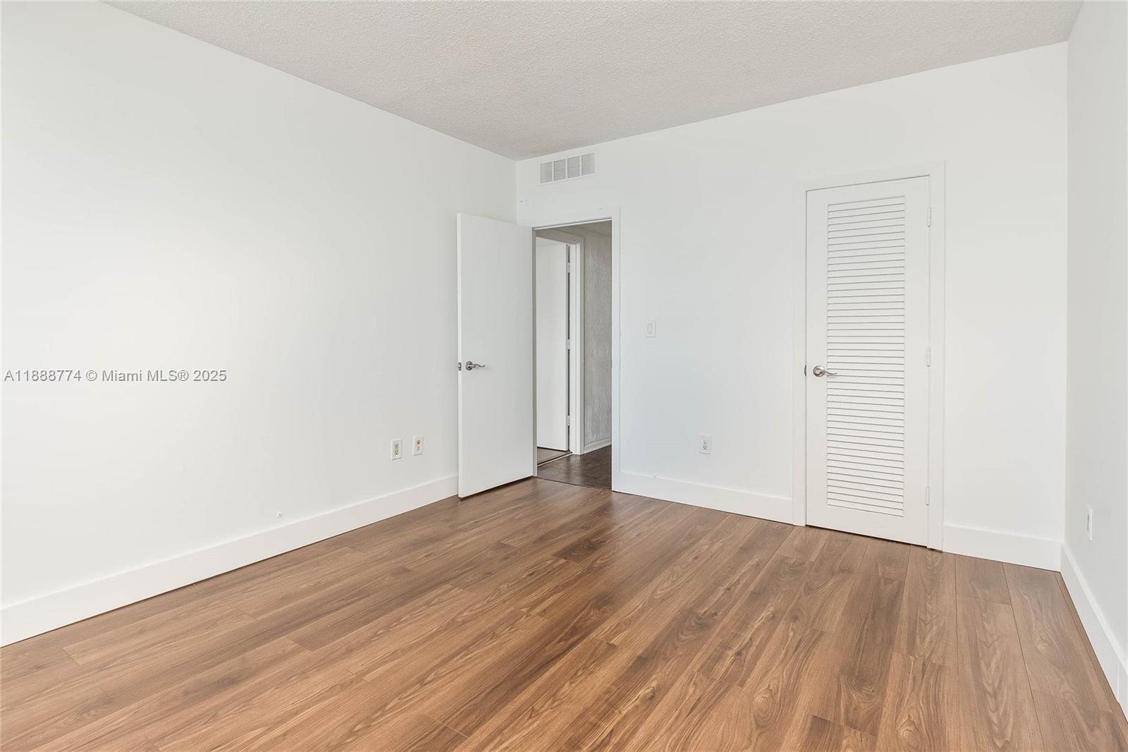 image Arlen House Condo12