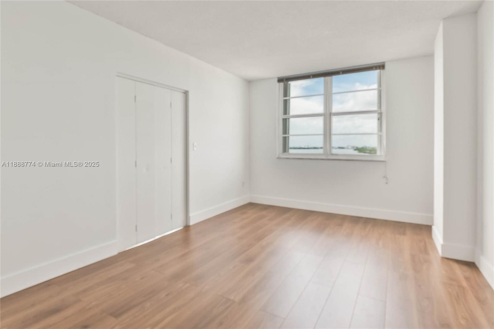 image Arlen House Condo13