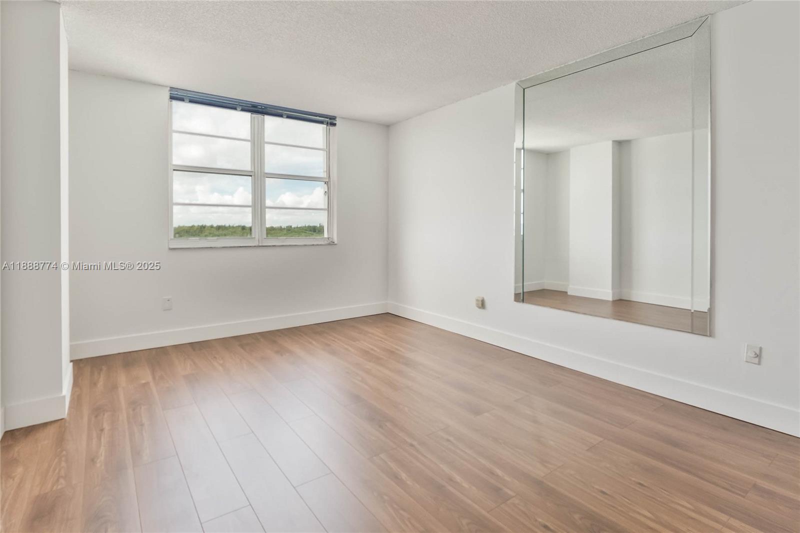 image Arlen House Condo14