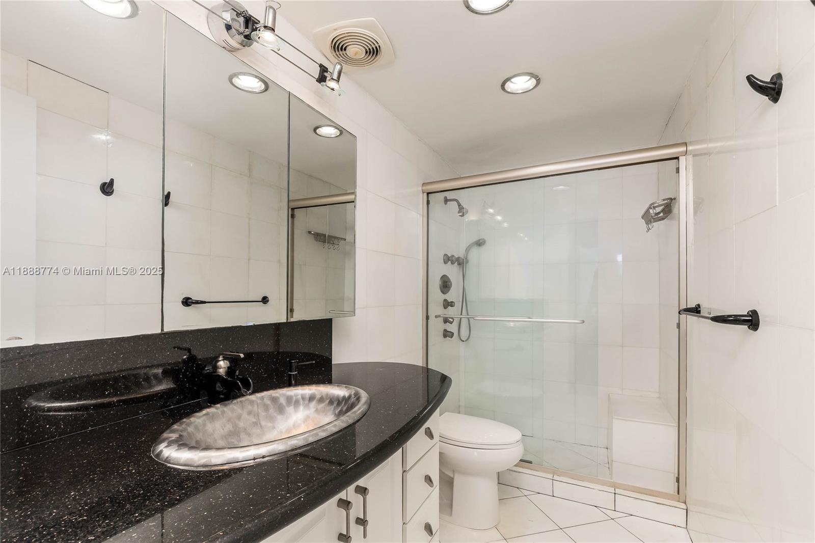 image Arlen House Condo15