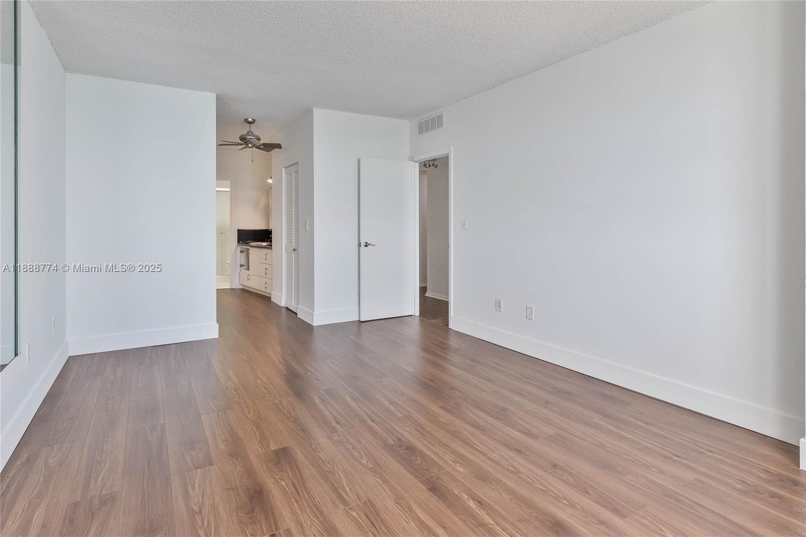 image Arlen House Condo17