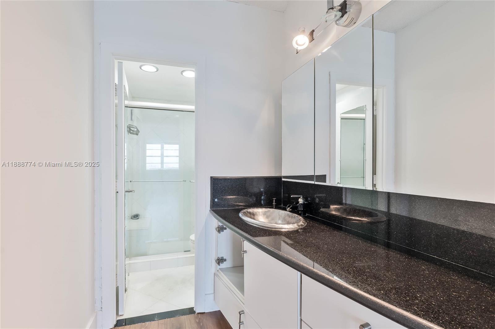 image Arlen House Condo21