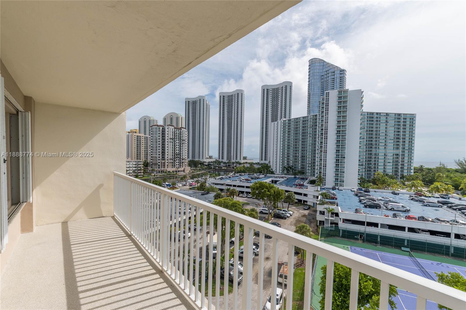 image Arlen House Condo23