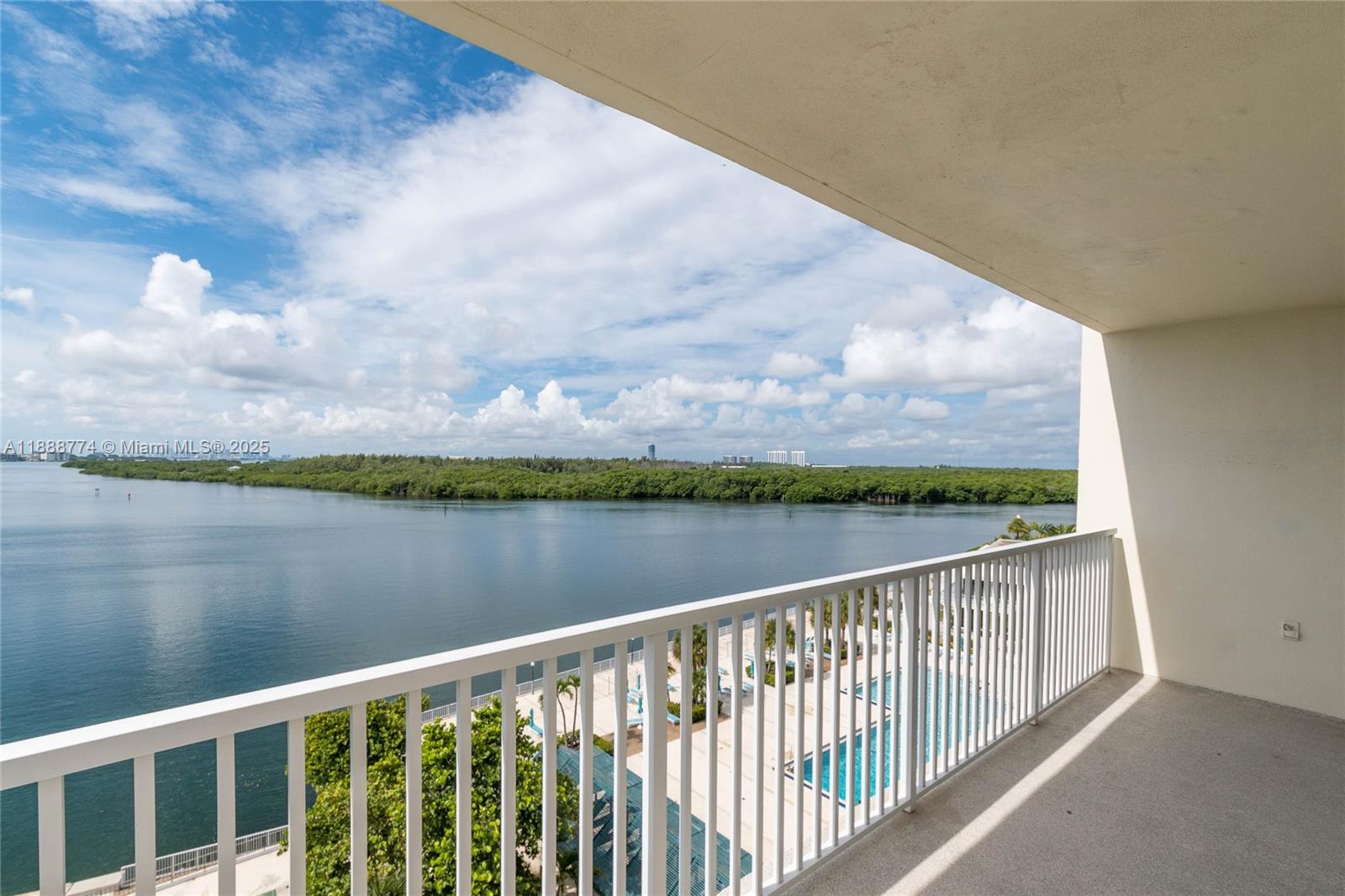 image Arlen House Condo28