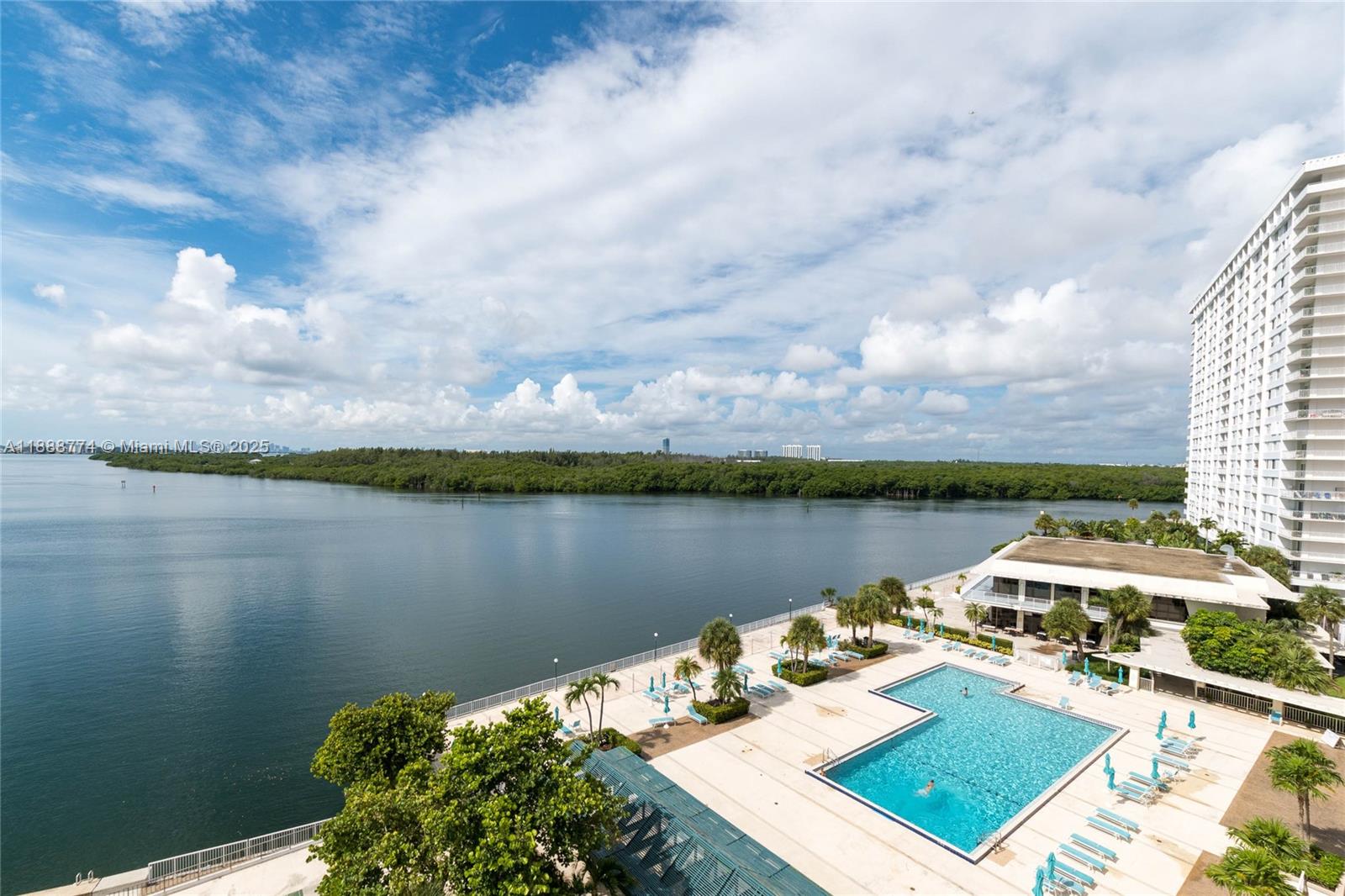 image Arlen House Condo29