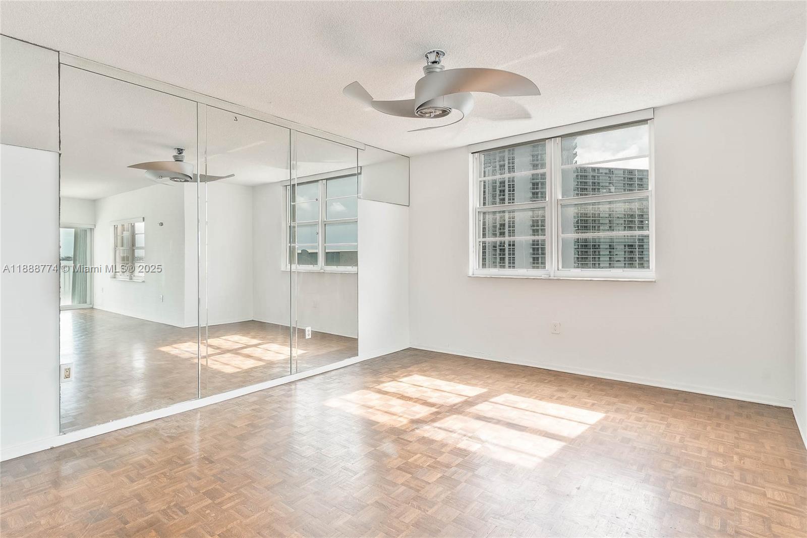 image Arlen House Condo5