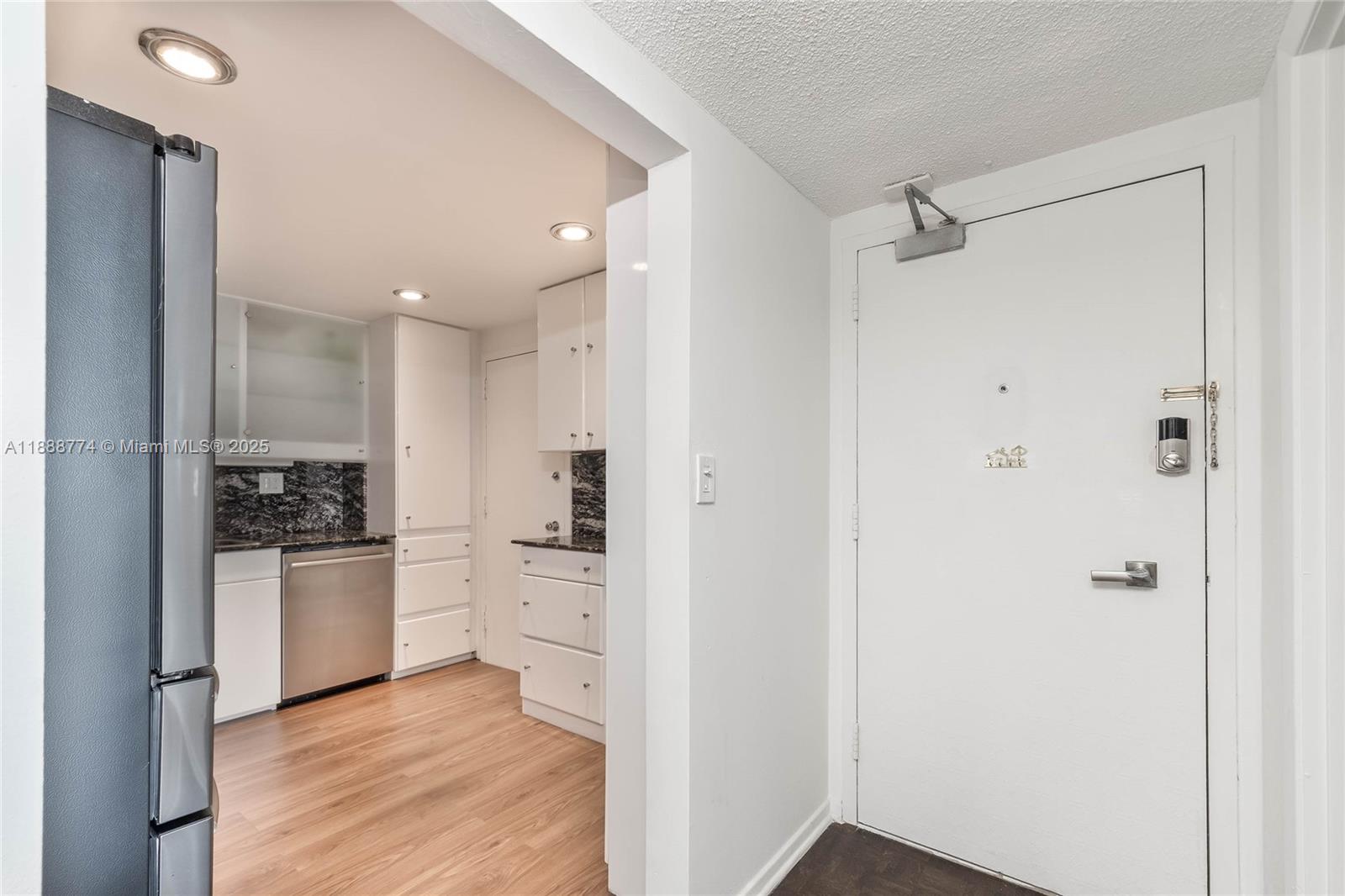 image Arlen House Condo7