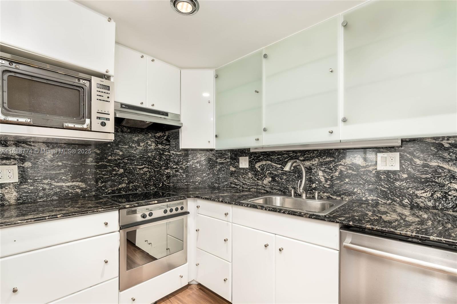 image Arlen House Condo8