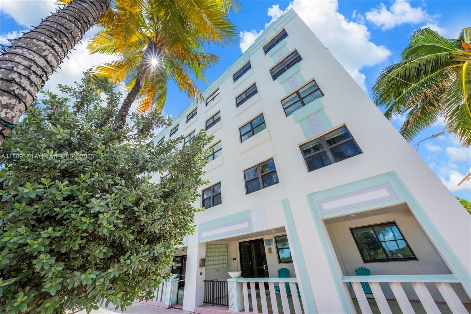 1390 Ocean Dr #202