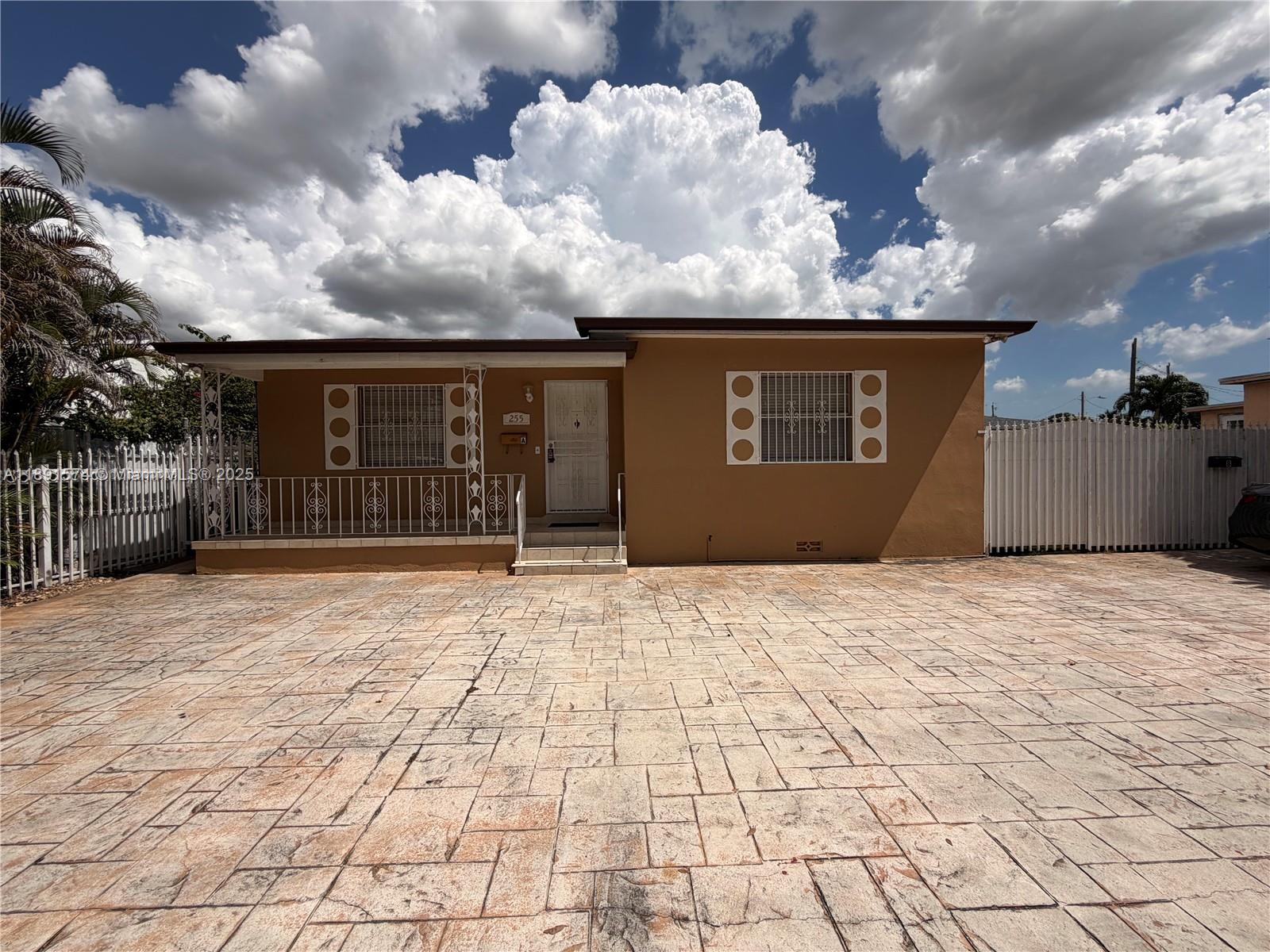 255 SW 60th Ave Miami, FL 33144