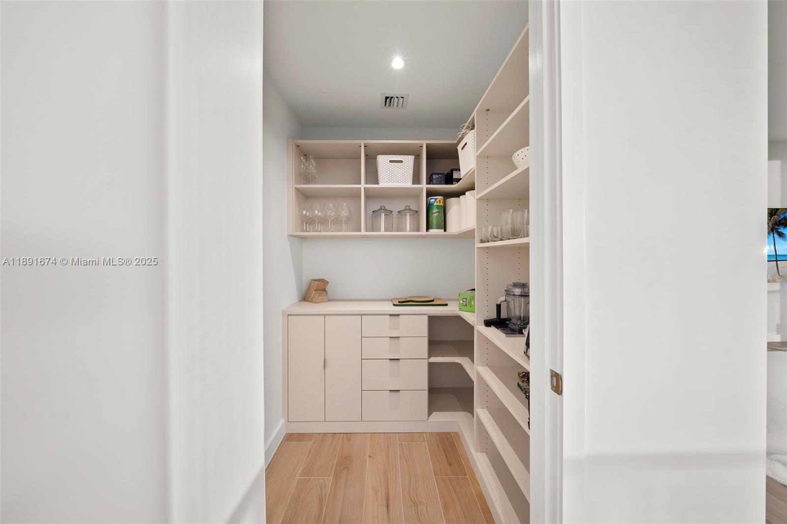 2678 Tigertail Ave #1101 Coconut Grove, FL 33133