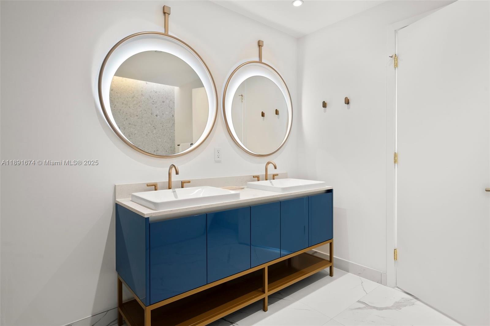 2678 Tigertail Ave #1101 Coconut Grove, FL 33133