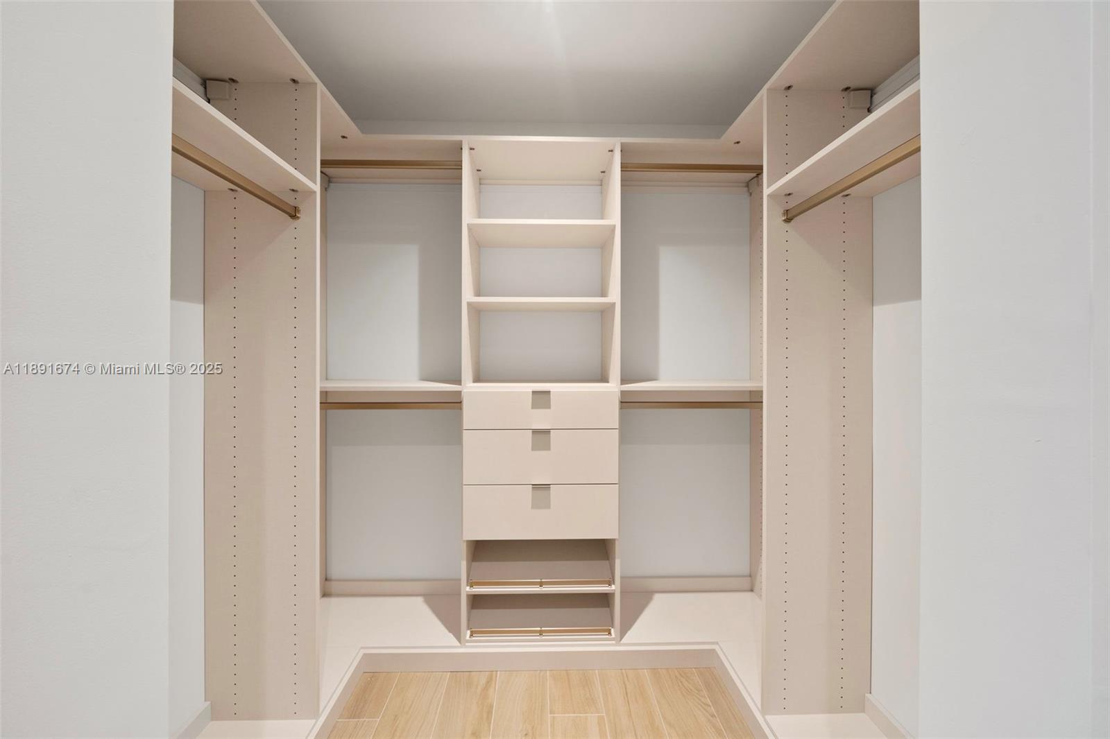 2678 Tigertail Ave #1101 Coconut Grove, FL 33133