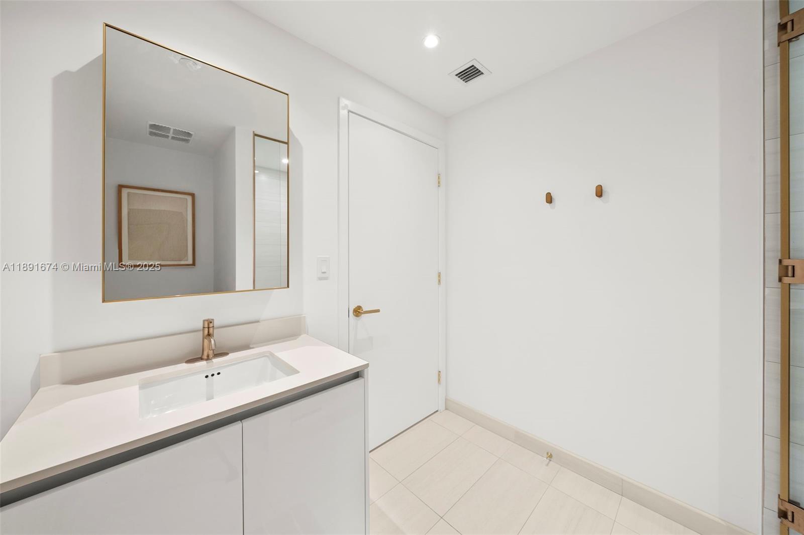 2678 Tigertail Ave #1101 Coconut Grove, FL 33133