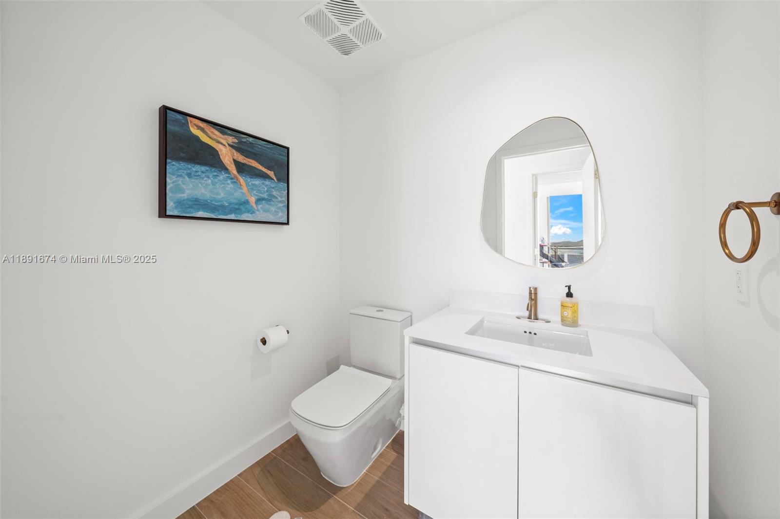 2678 Tigertail Ave #1101 Coconut Grove, FL 33133