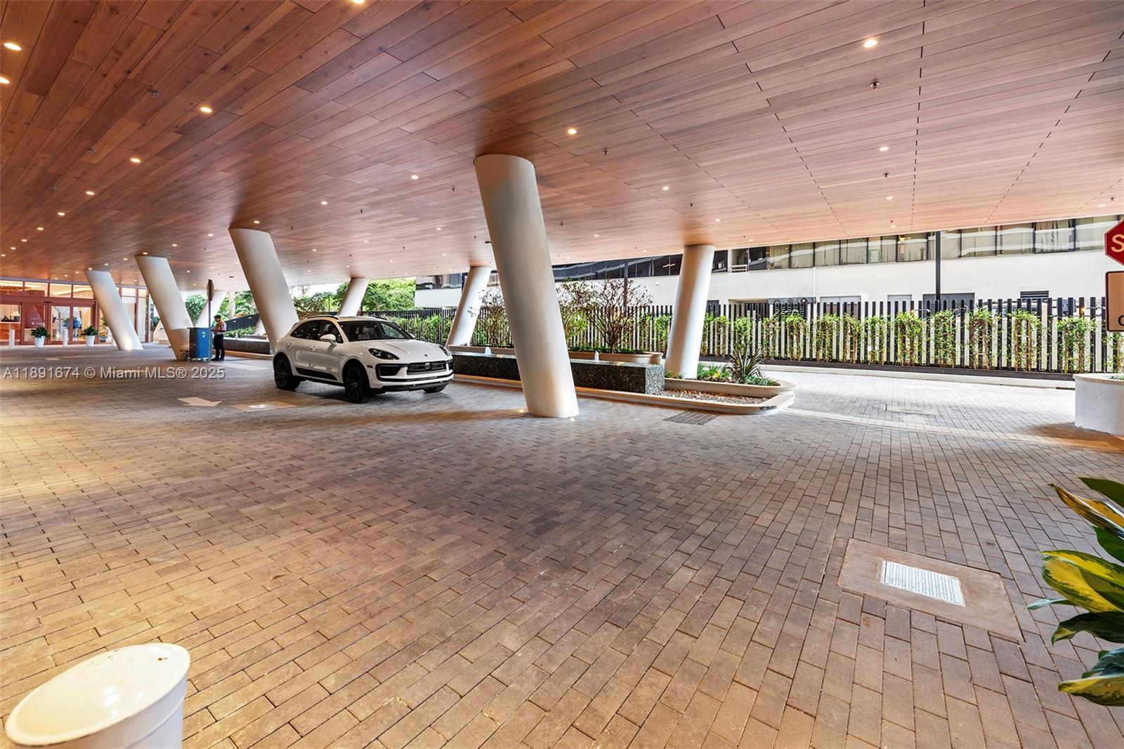 2678 Tigertail Ave #1101 Coconut Grove, FL 33133