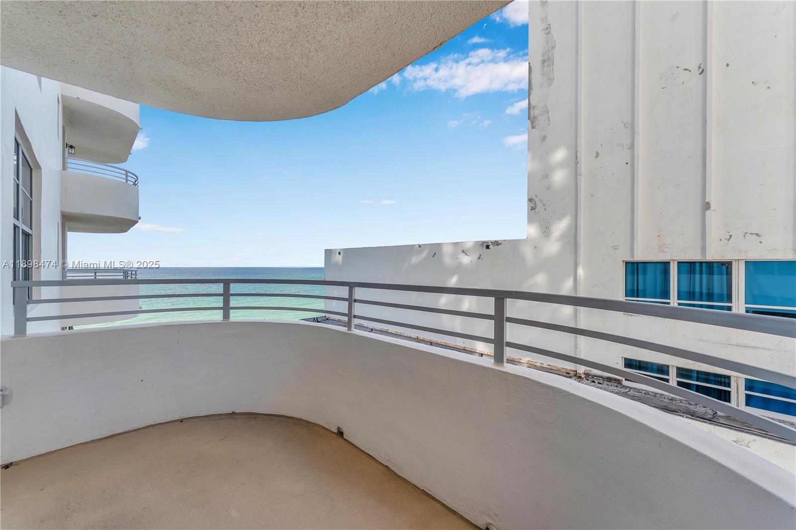 5555 Collins Ave #8P