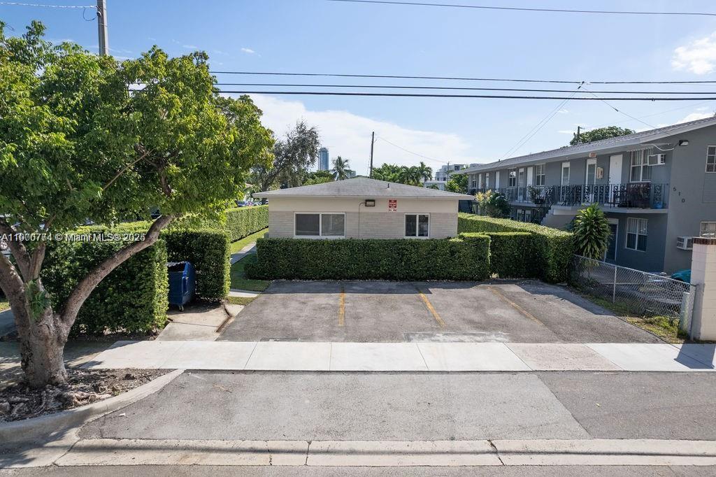 900 SW 5th Ave #3