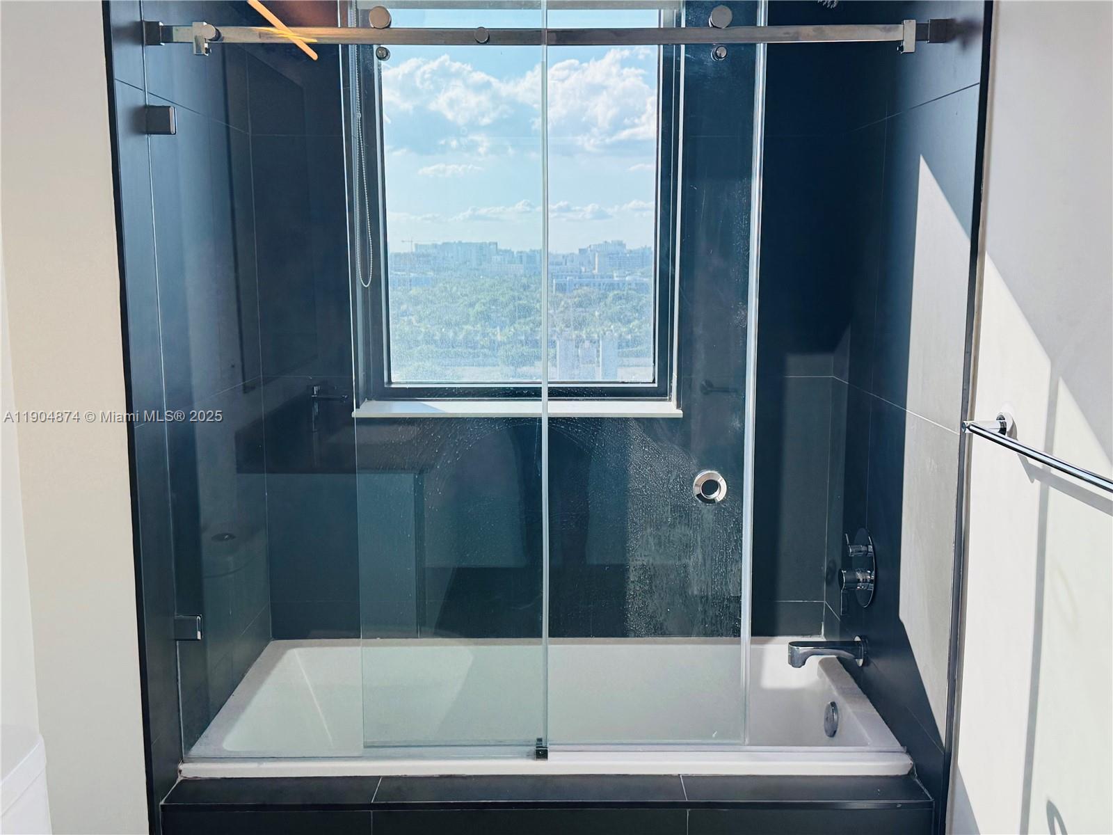 image Canvas Condo33