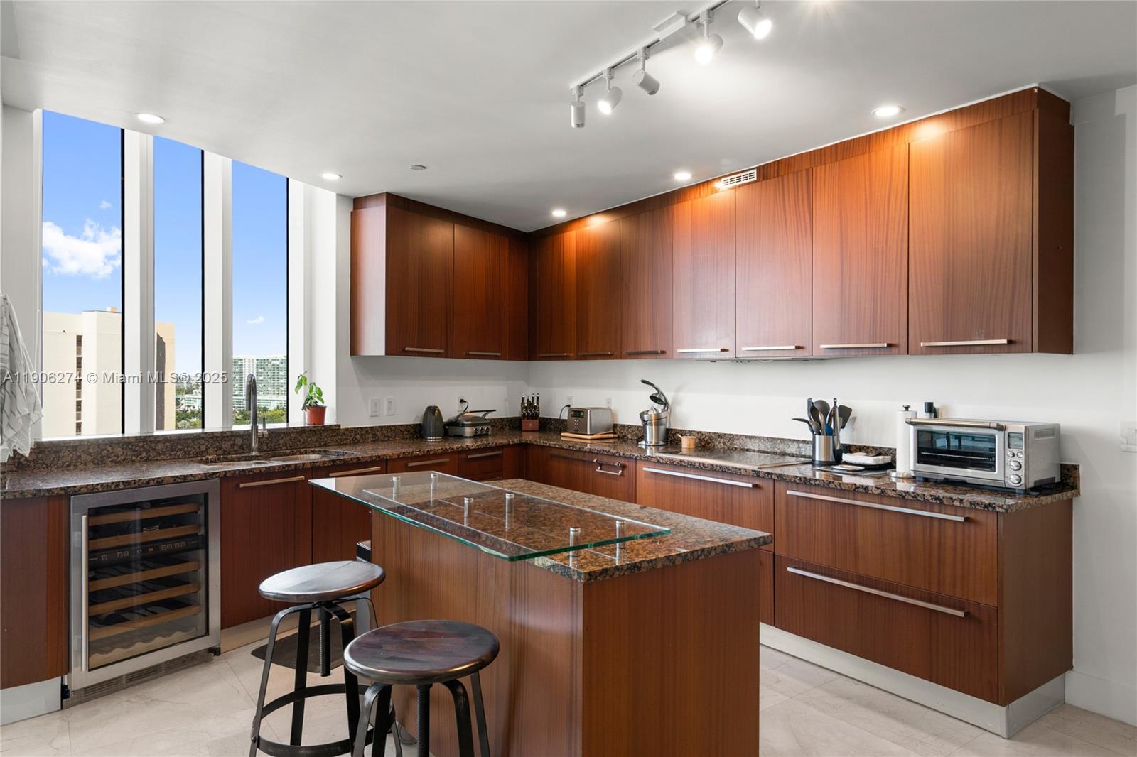 15901 Collins Ave #1206 Sunny Isles Beach, FL 33160