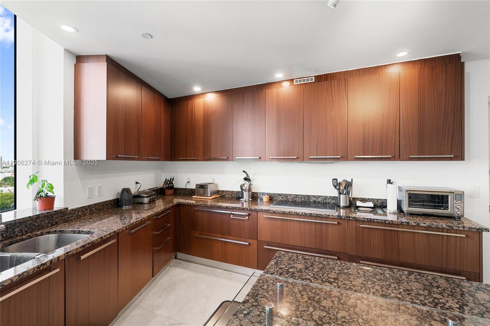 15901 Collins Ave #1206 Sunny Isles Beach, FL 33160