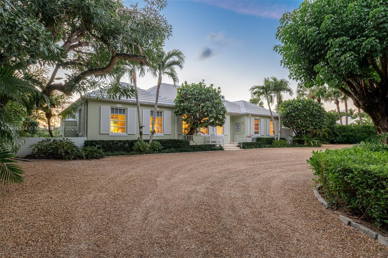 18 Gomez Rd Jupiter Island, FL 33455