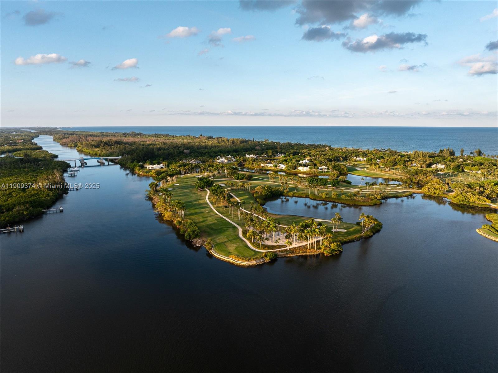 18 Gomez Rd Jupiter Island, FL 33455