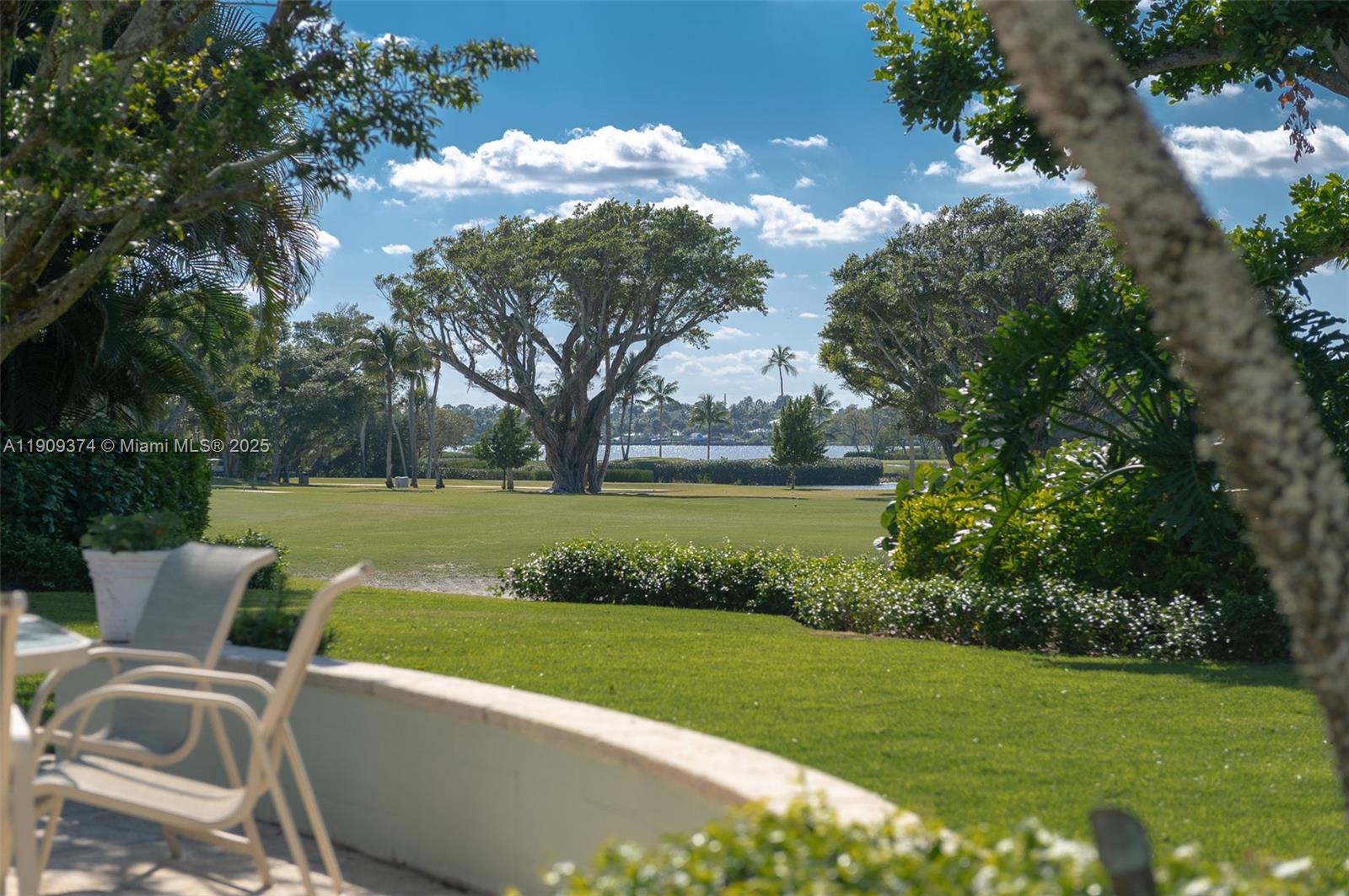 18 Gomez Rd Jupiter Island, FL 33455