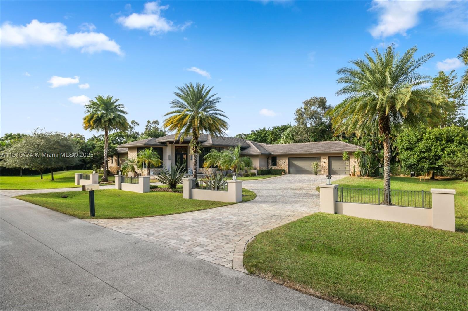 12321 NW 2nd St Plantation, FL 33325