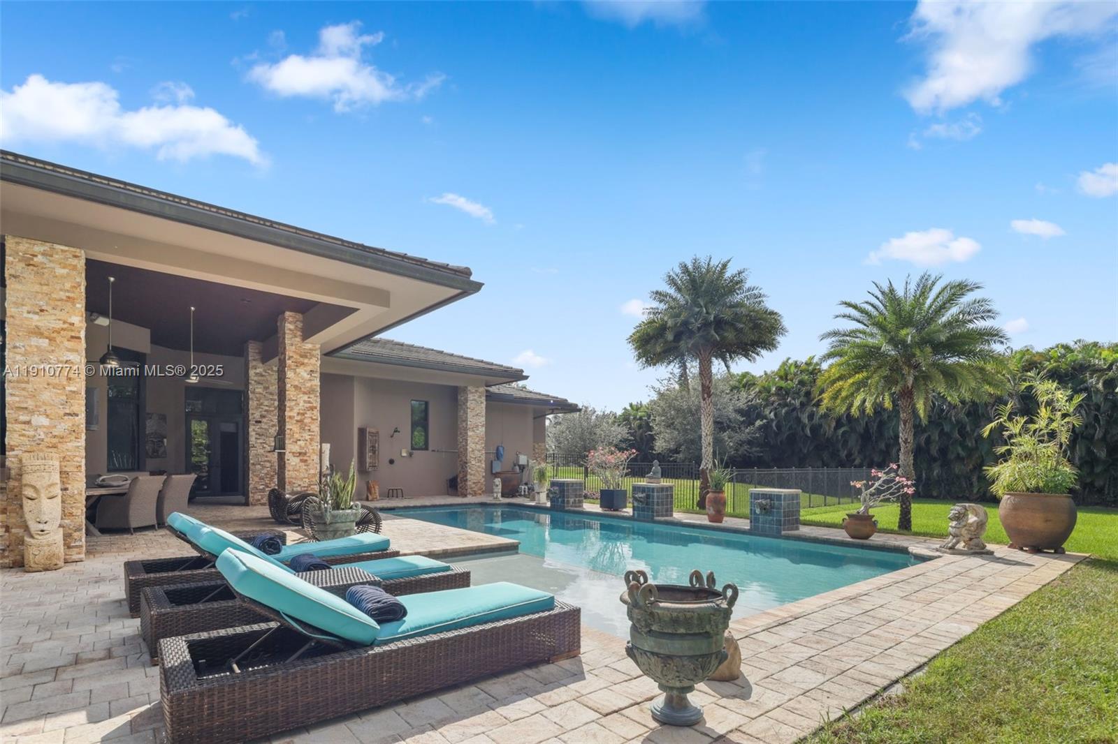 12321 NW 2nd St Plantation, FL 33325