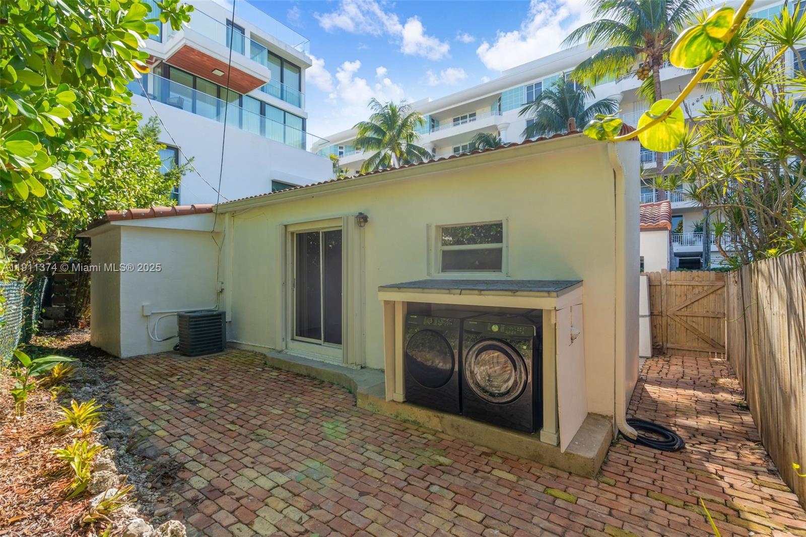 10 Century Ln Miami Beach, FL 33139