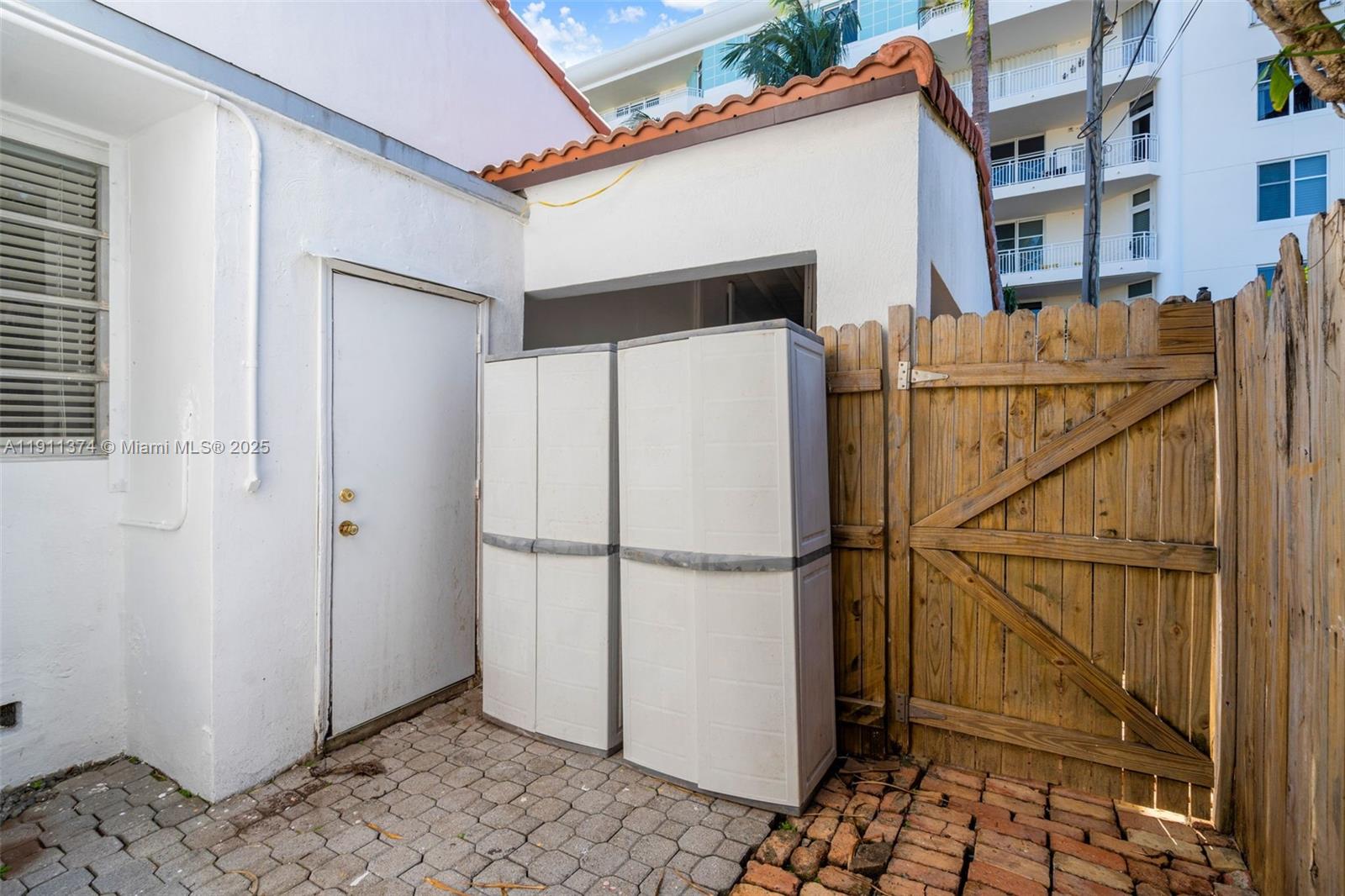 10 Century Ln Miami Beach, FL 33139