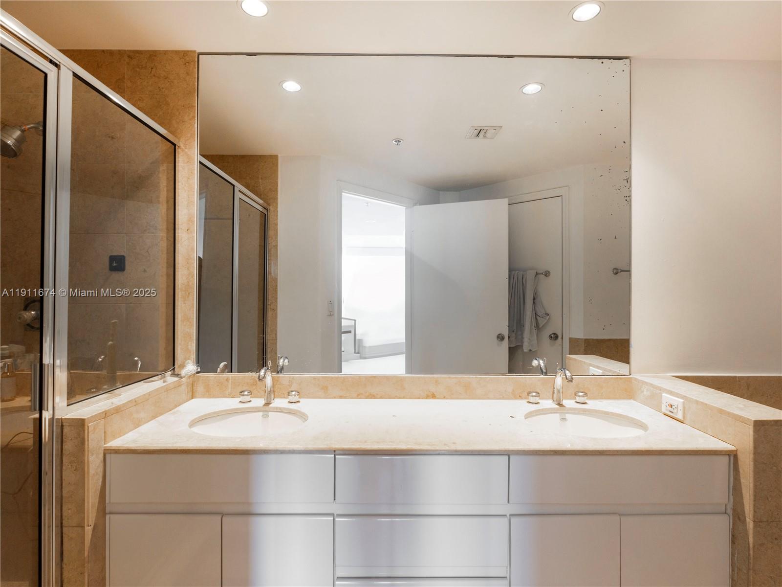 848 Brickell Key Dr #3904 Miami, FL 33131