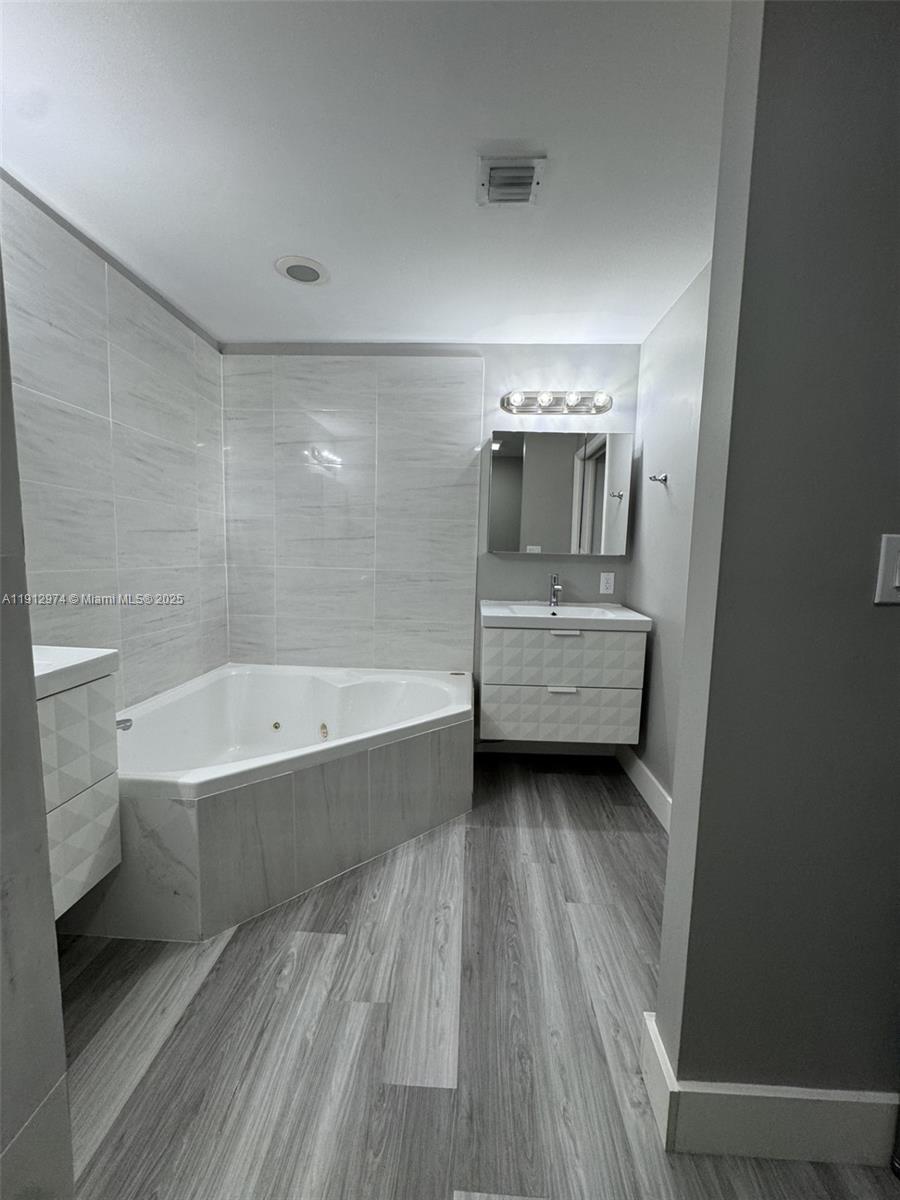 9725 NW 52nd St #114 Doral, FL 33178