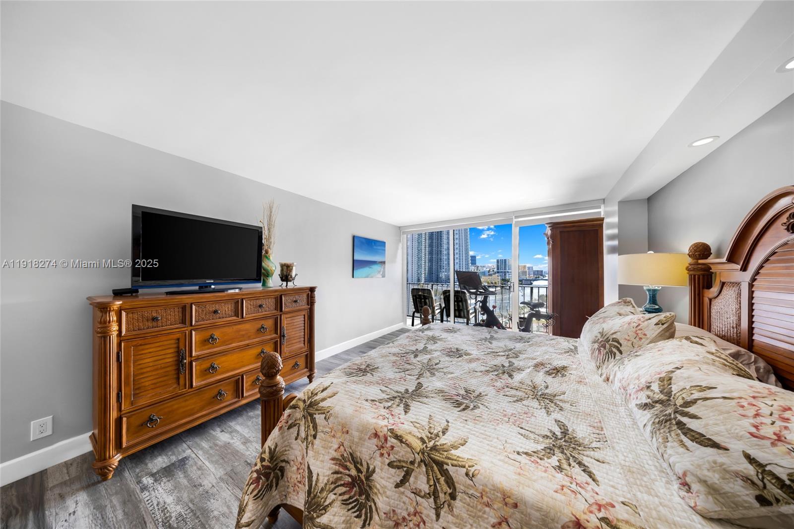 400 Leslie Dr #1014 Hallandale Beach, FL 33009