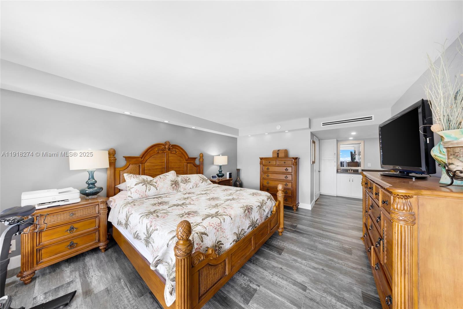 400 Leslie Dr #1014 Hallandale Beach, FL 33009