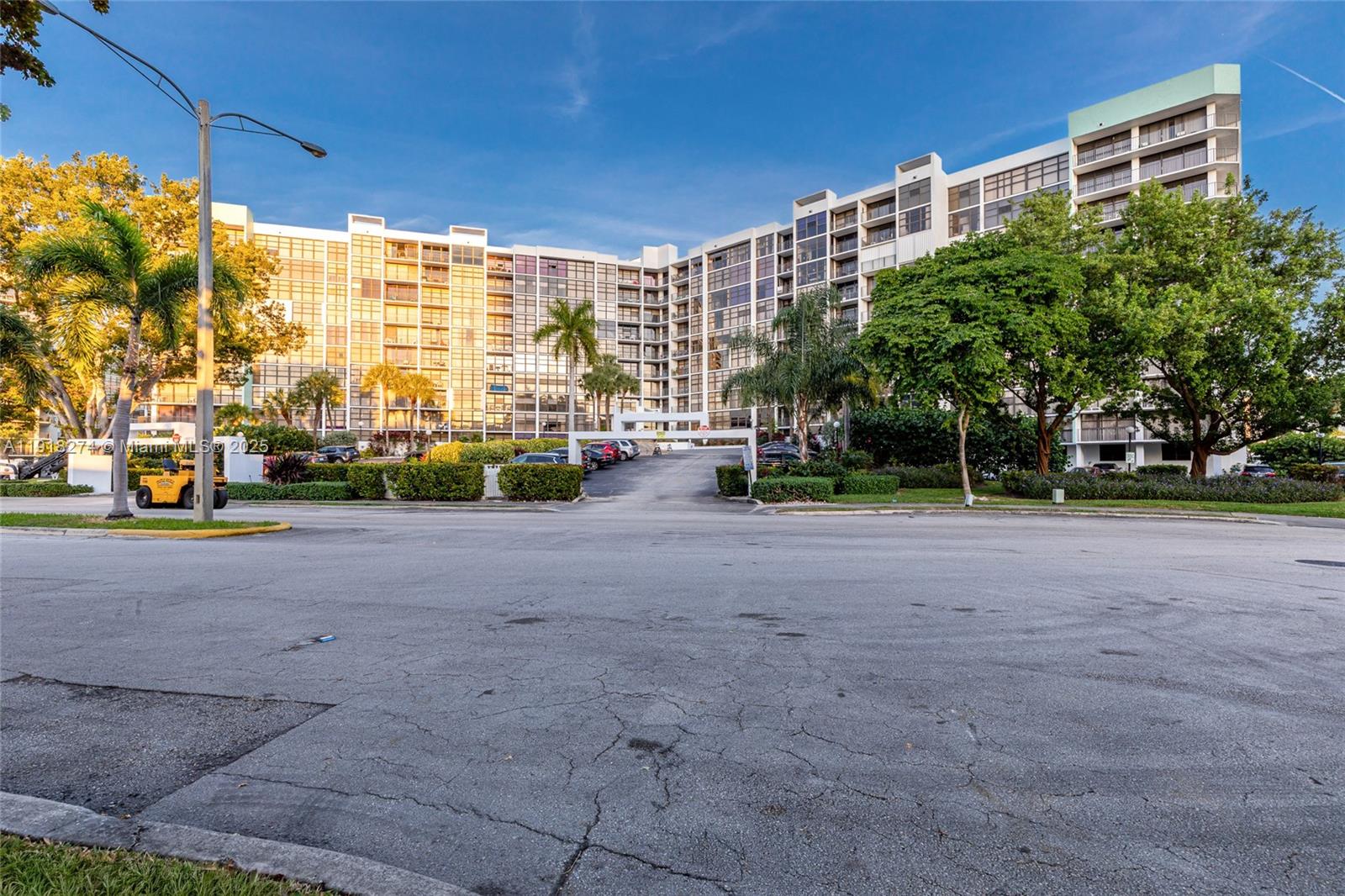 400 Leslie Dr #1014 Hallandale Beach, FL 33009