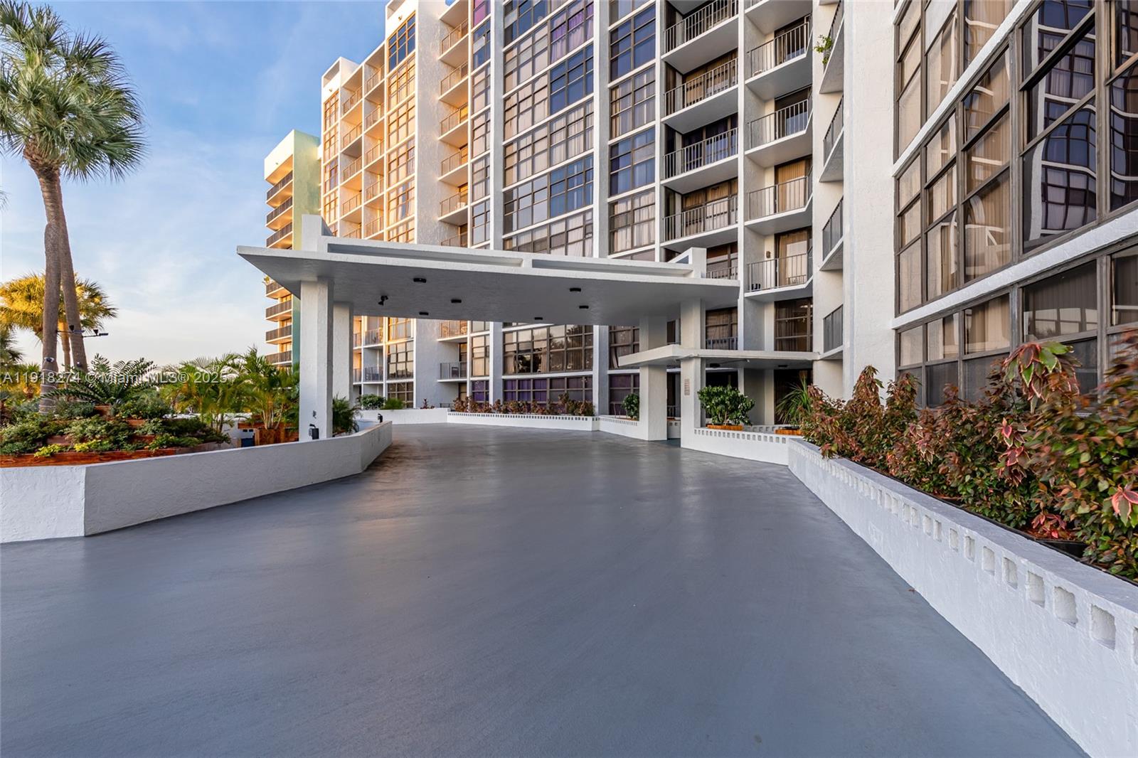 400 Leslie Dr #1014 Hallandale Beach, FL 33009