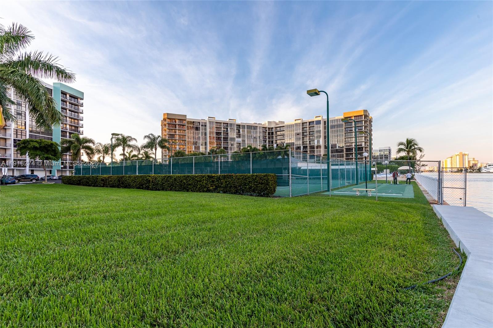 400 Leslie Dr #1014 Hallandale Beach, FL 33009
